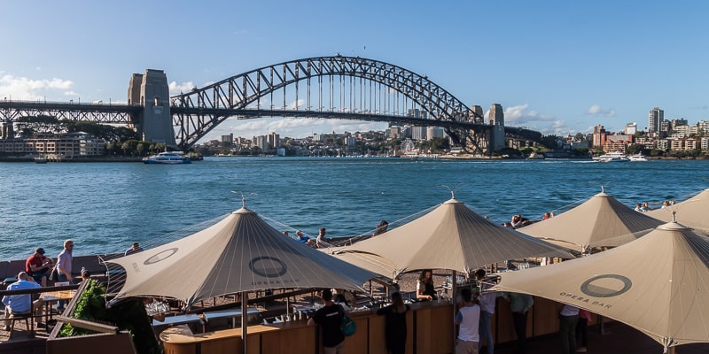 Die Terrasse der Opera Bar vor der Harbour Bridge