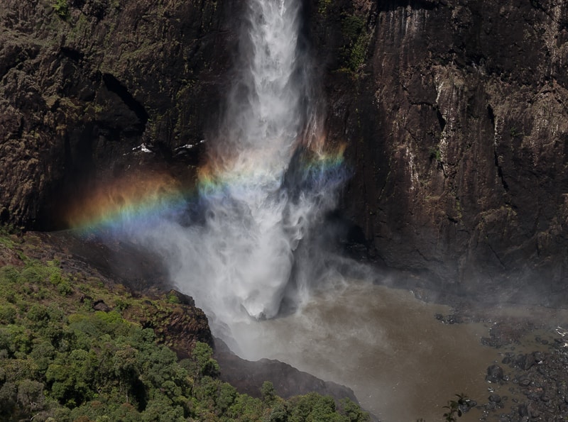 Schöner Regenbogen in der Morgensonne