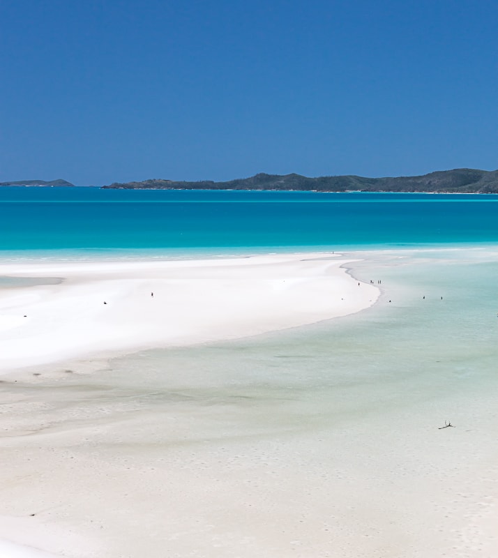 Weißer Sandstrand aus 99% Quarz