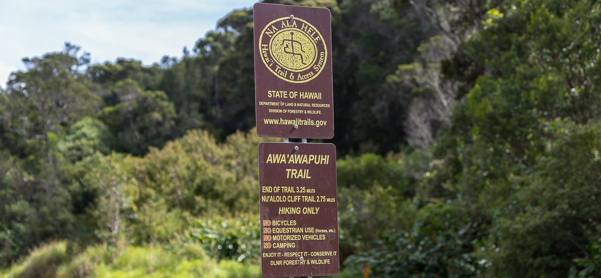 Wegweise zum Awaawapuhi Trail