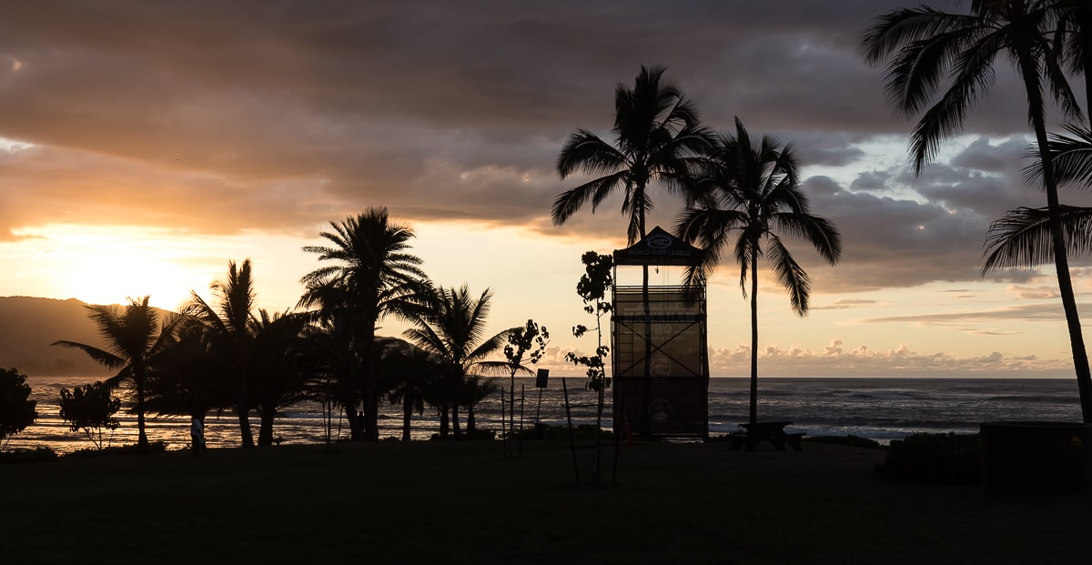 Sonnenuntergang am Alii Beach Park auf Oahu