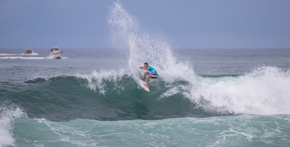 Surfer bei den Hawaiian Pro an der North Shore von Oahu