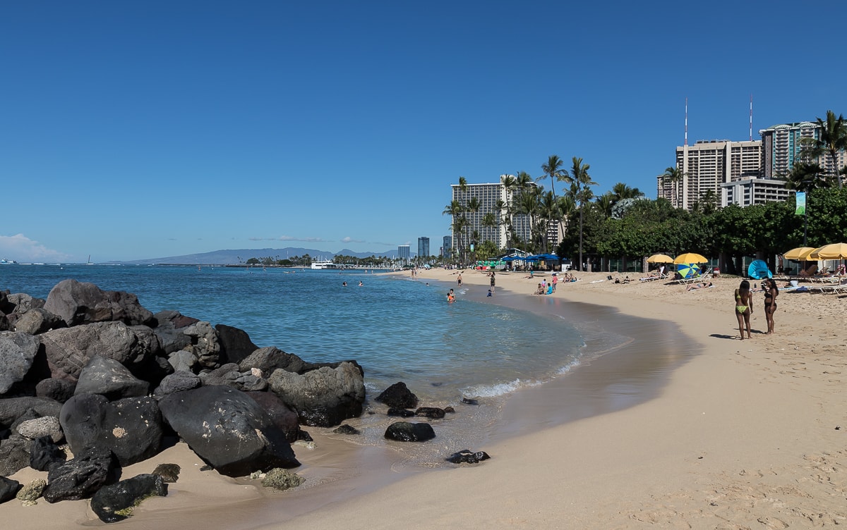 Fort DeRussy Beach Park in Honolulul