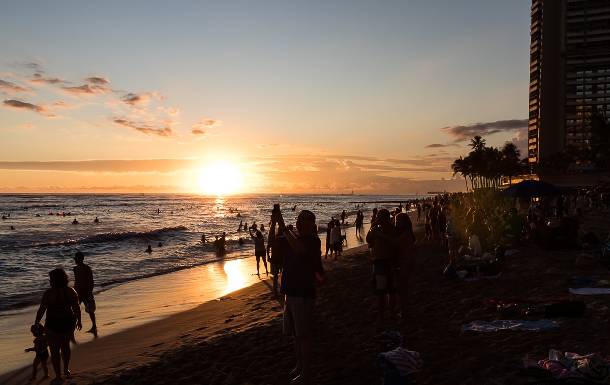 Sonnenuntergang am Waikiki Beach in Honolulu