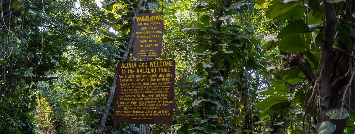 Warnungen am Kalalau Trail auf Hawaii
