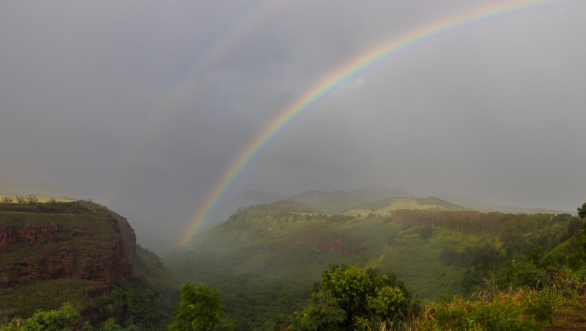 Doppelter Regenbogen auf Hawaii im Hanapepe Valley