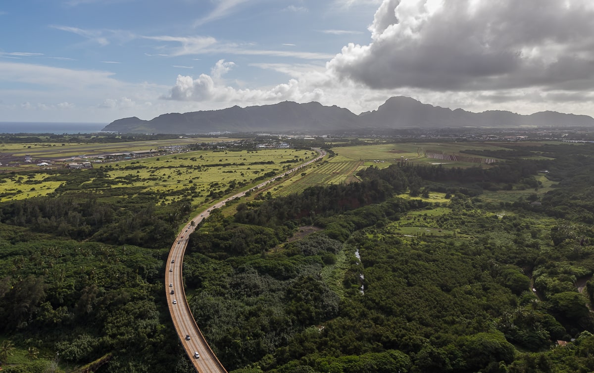 Anflug mit dem Hubschrauber auf den Flughafen Lihue