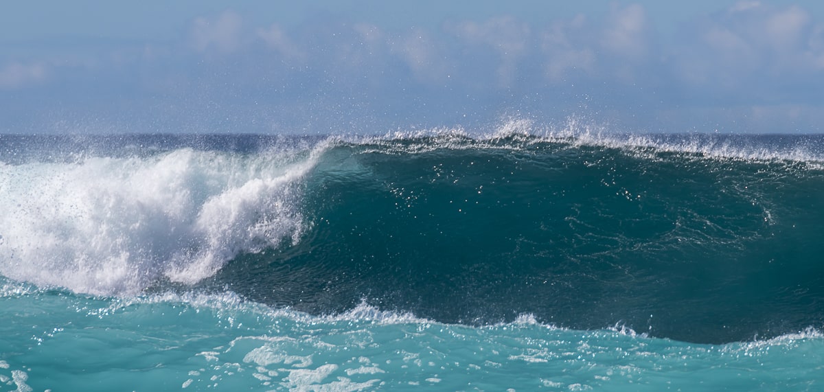 Wellen an der North Shore von Hawaii