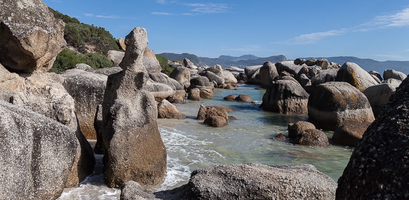 Interessant geformte Felsen am Boulders Beach