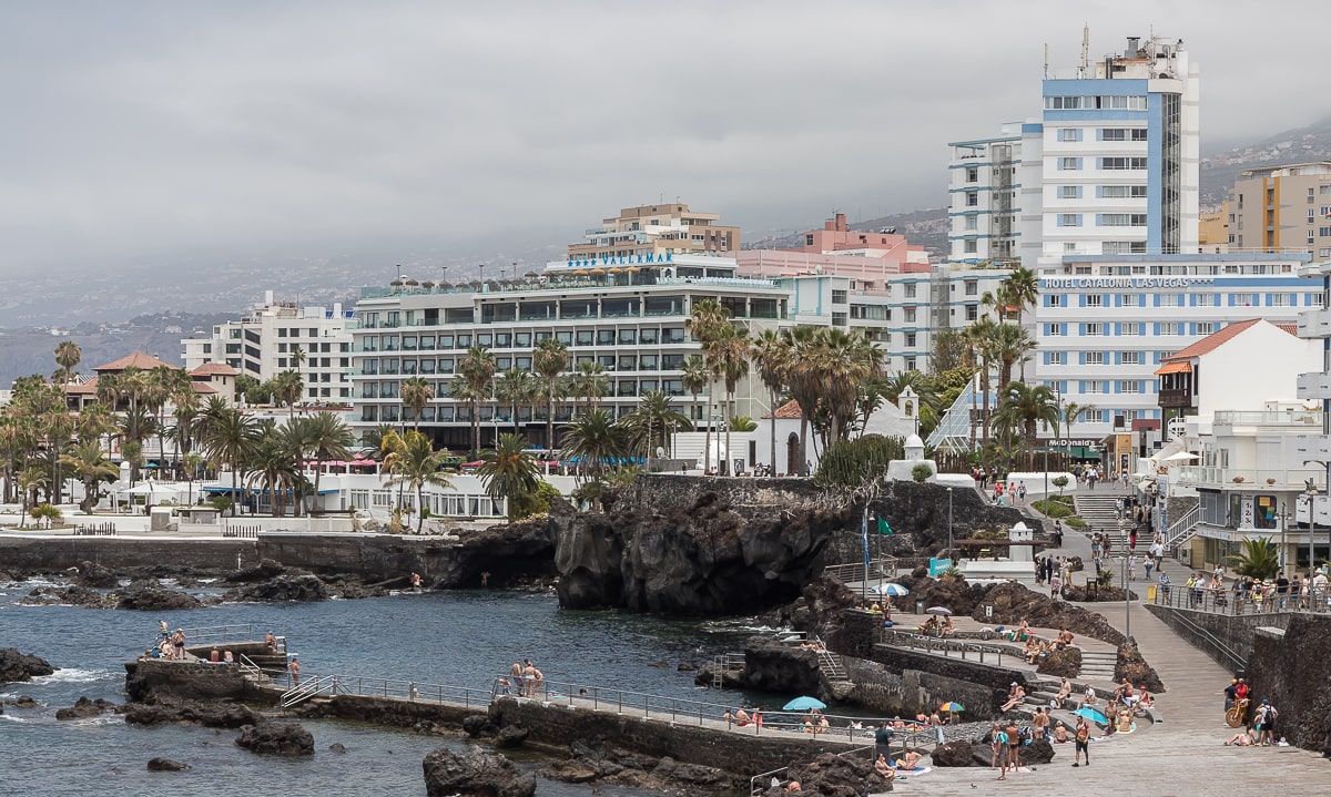 Playa San Telmo mit schwarzen Lavagestein