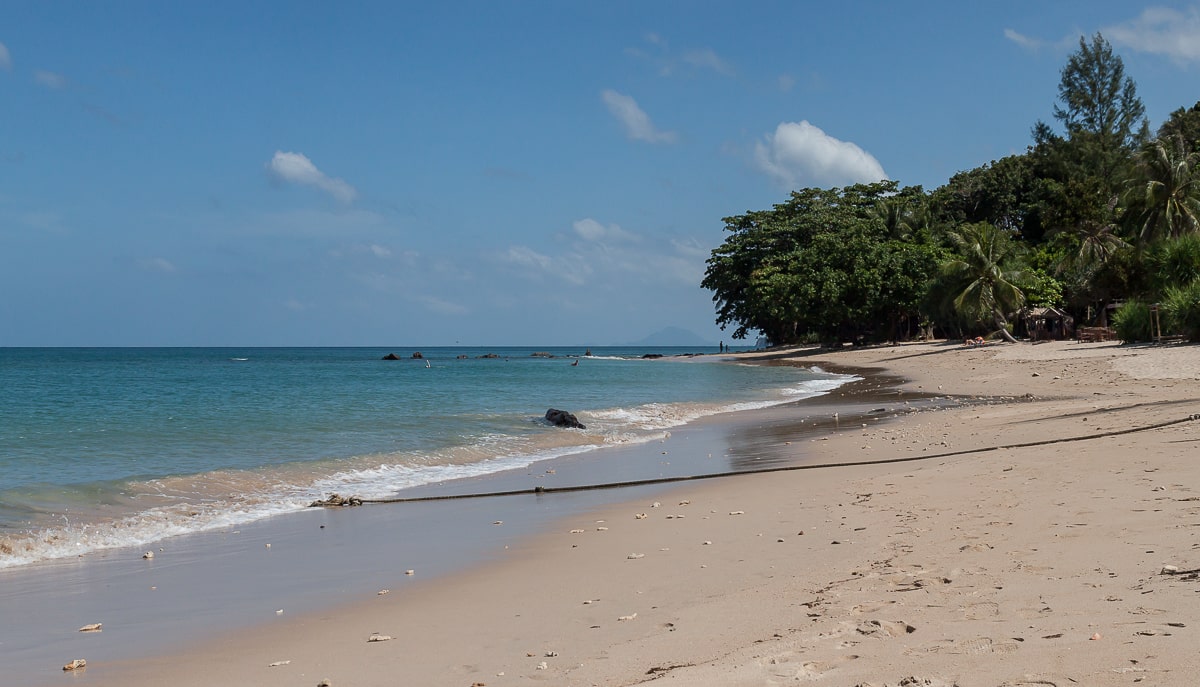 Wellen am Relax Beach mit traumhaftem Sandstrand