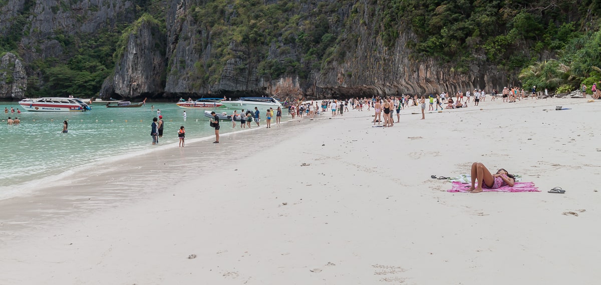 Der überfüllt Maya Beach auf Ko Phi Phi Leh